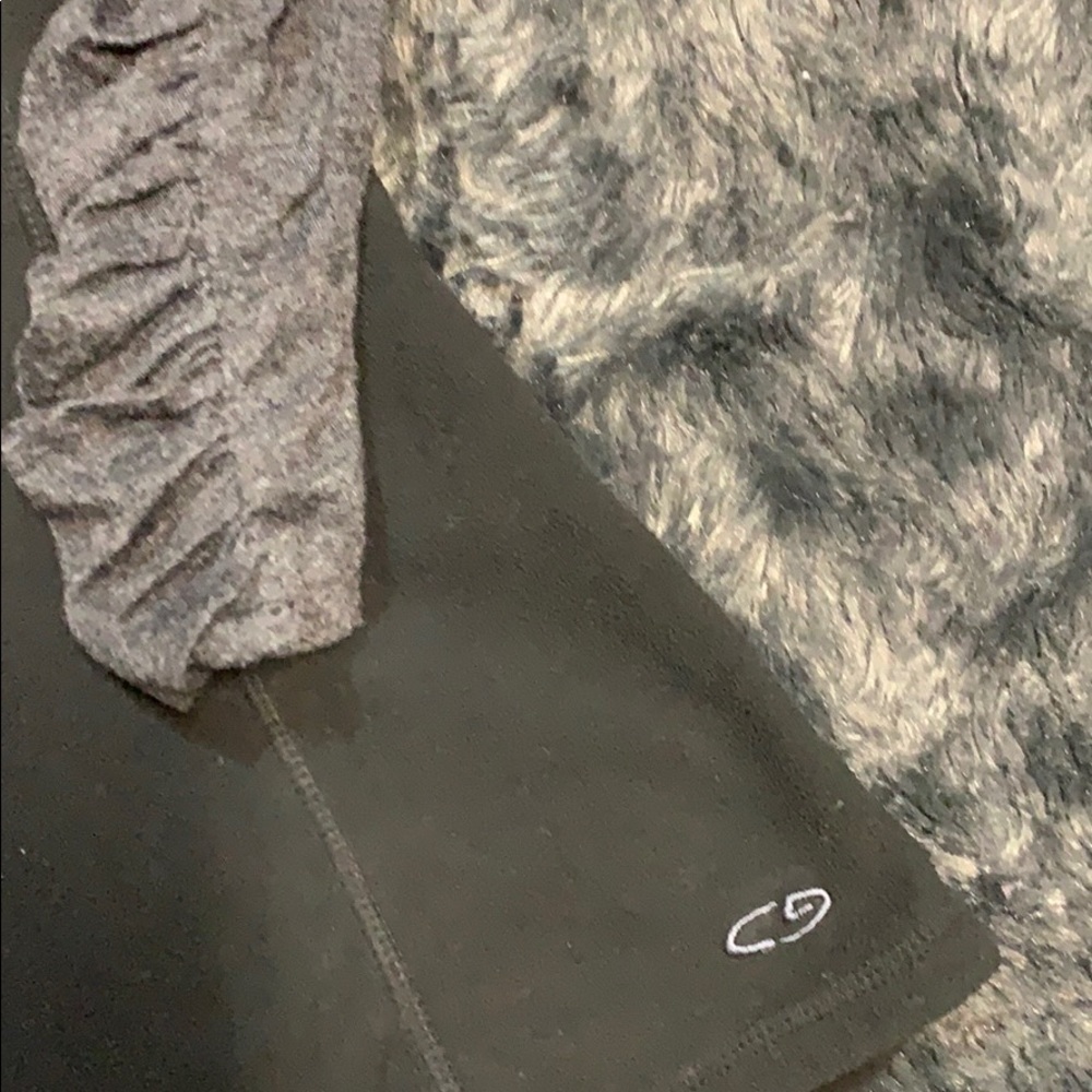 💥3/$20 C9 By Champion Sweater Sz S - Picture 2 of 4